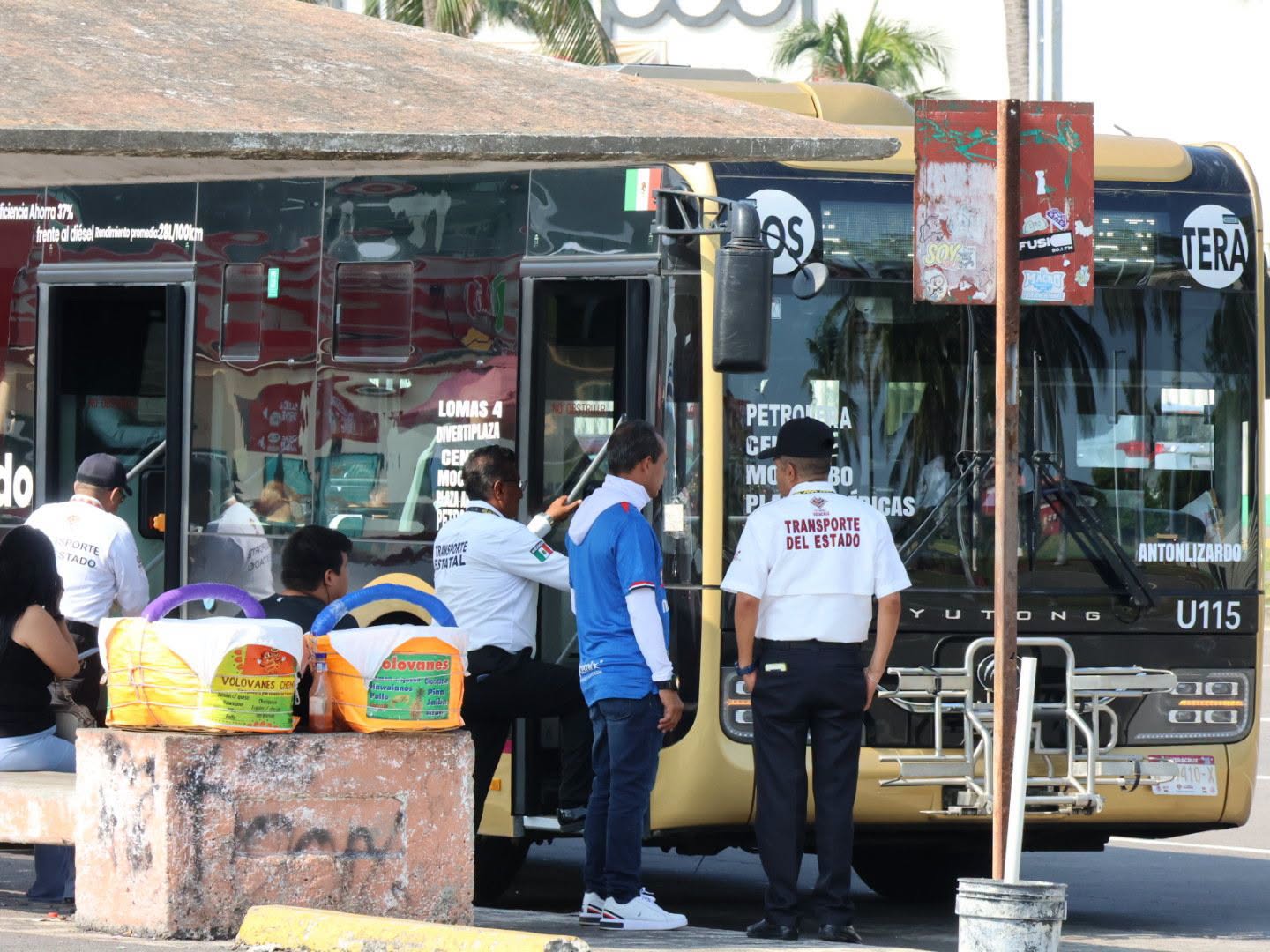 Promueven en transporte público de Veracruz la aplicación "Mujer Alerta" para prevenir la violencia de género