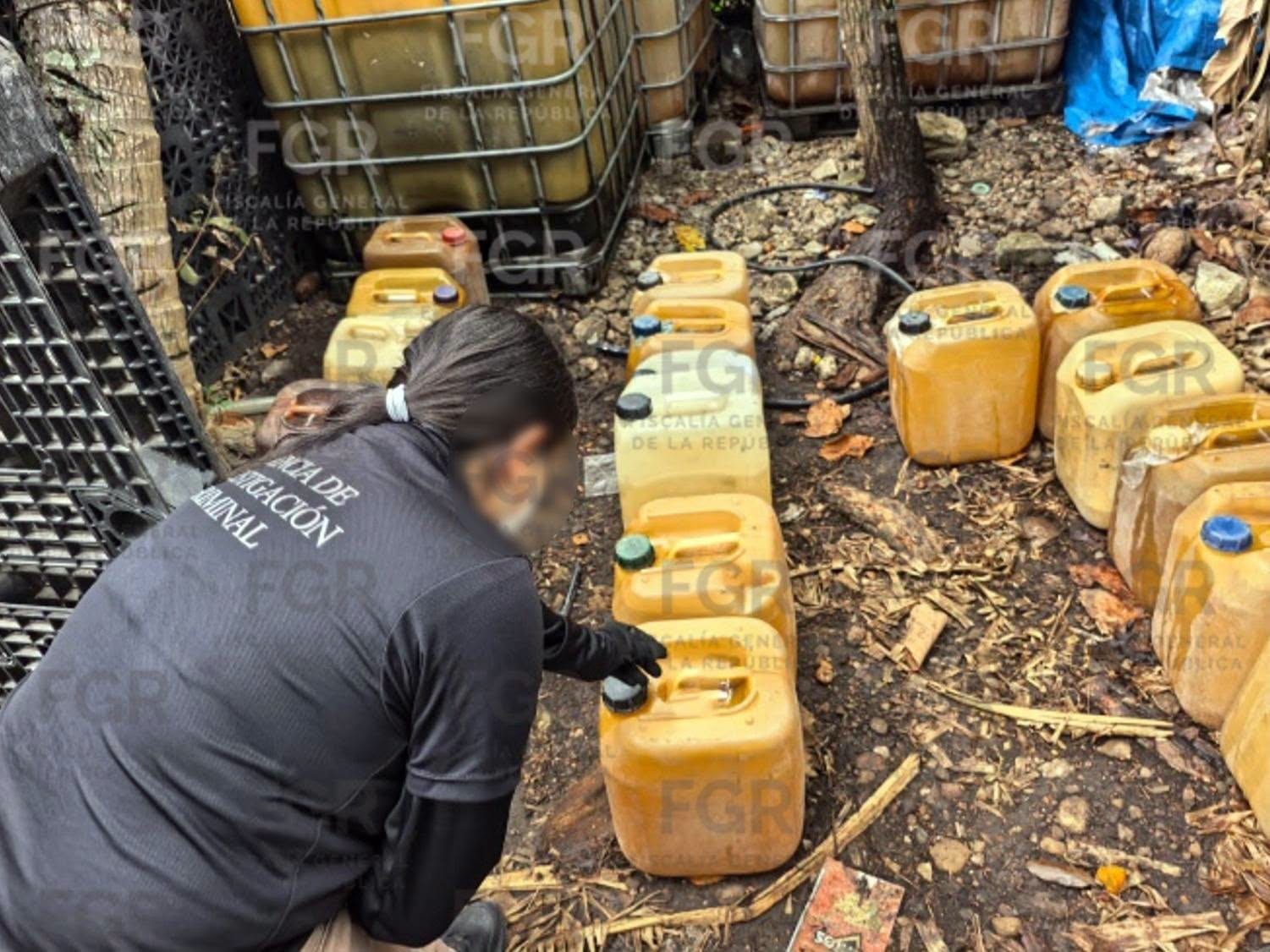 Ejecuta FGR dos órdenes de cateo y asegura cerca de cinco mil litros de hidrocarburo en Carrillo Puerto y Tlalixcoyan