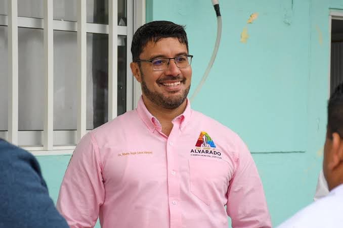 BETO COBOS NO SE SUBE A LA GRILLA; SE SUBE AL TRABAJO POR ALVARADO