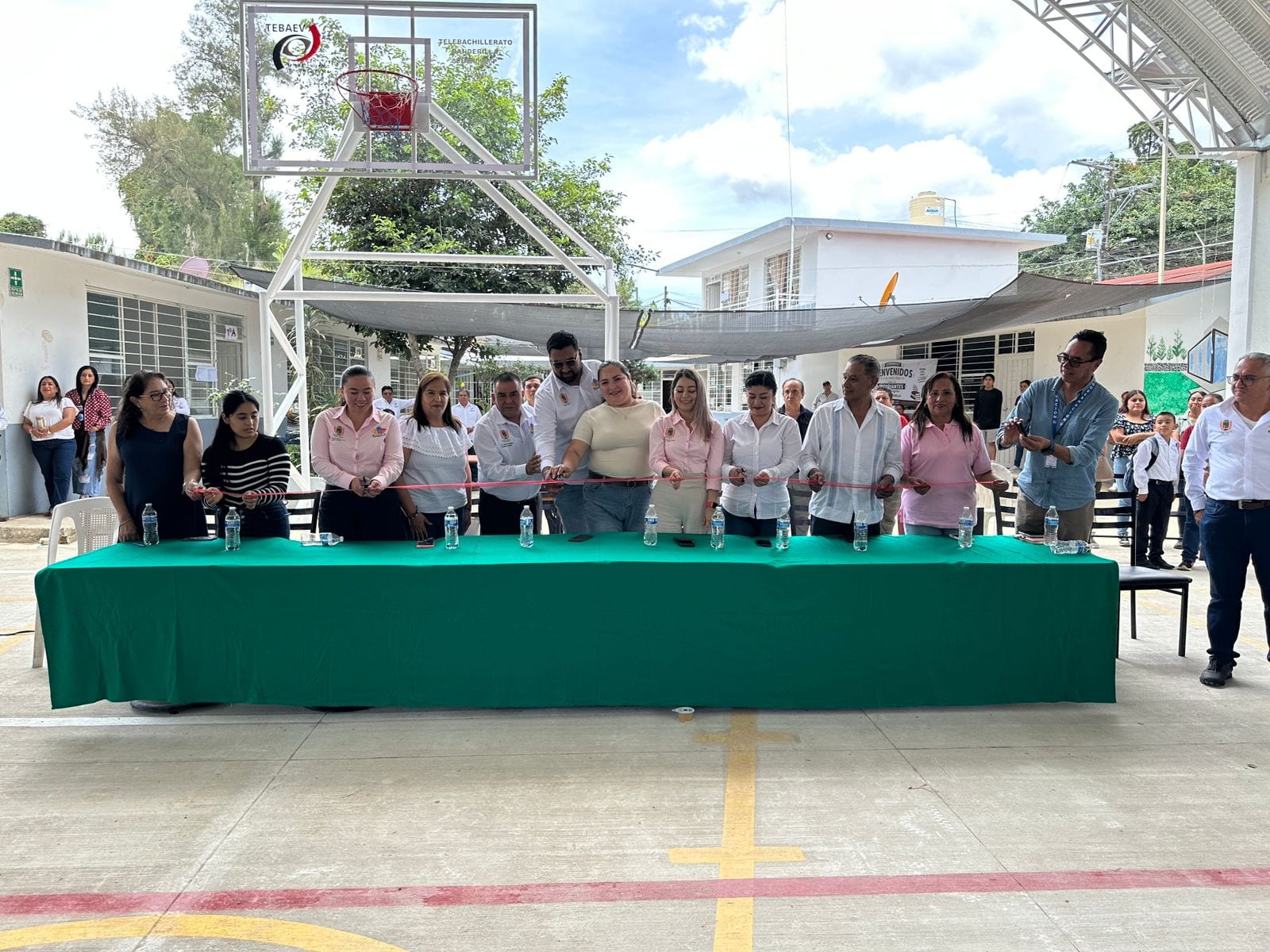 INAUGURA ALCALDE DE BANDERILLA TECHADO EN TELEBACHILLERATO DE TEMAXCALAPA.